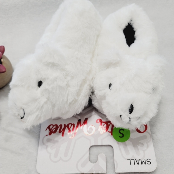 💕 NWT Winter Wishes White Kid's Slippers Size Small Unisex - Picture 9 of 9